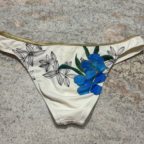10/$30 Guess Floral Bikini Bottom - Picture 6 of 7
